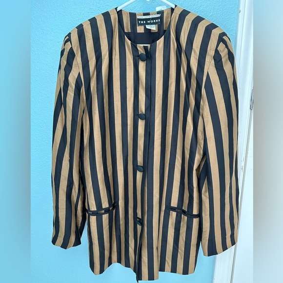 Saks Fifth Avenue Jackets & Blazers - Vintage Saks Fifth Avenue Black & Gold Stripes 100% Silk Blazer size 8.